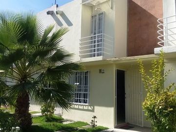 SE RENTA CASA EN RESIDENCIAL LOS ALMENDROS, ALBERCA, PALAPA AYALA MORELOS