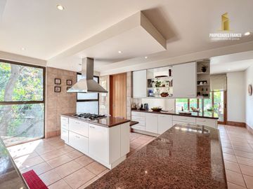 LAS CONDES. VENTA PENTHOUSE DE 500 M2 CONDOMINIO DE 3 DEPTOS