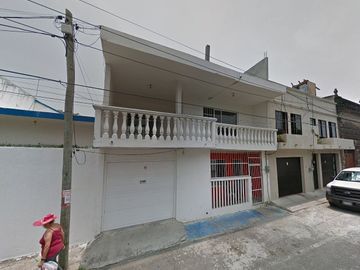 VENTA DE CASA GRANDE EN CALLE VADO JHONSON, COL. CENTRO. VERACRUZ, VERACRUZ