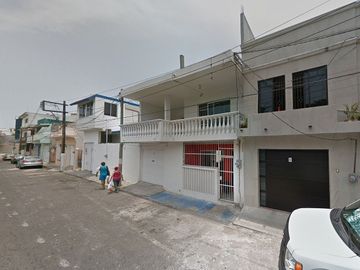 VENTA DE CASA GRANDE EN CALLE VADO JHONSON, COL. CENTRO. VERACRUZ, VERACRUZ