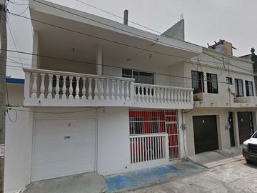 VENTA DE CASA GRANDE EN CALLE VADO JHONSON, COL. CENTRO. VERACRUZ, VERACRUZ