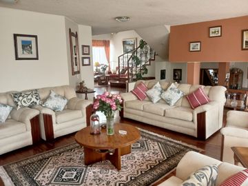 CASA EN VENTA LA COLINA SANGOLQUI
