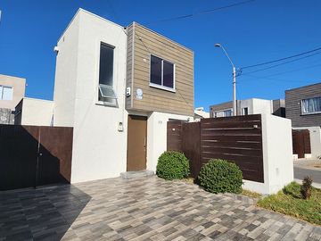 Casa en venta sin muebles 2D 1.5B Condominio Los Lucumos, sector Bosque Orte. III, Coquimbo