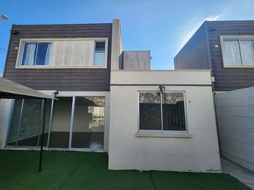Casa en venta sin muebles 2D 1.5B Condominio Los Lucumos, sector Bosque Orte. III, Coquimbo