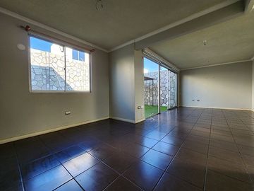 Casa en venta sin muebles 2D 1.5B Condominio Los Lucumos, sector Bosque Orte. III, Coquimbo