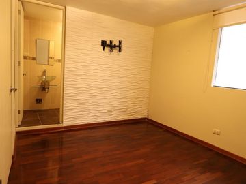 Venta De Departamento En San Borja Con Estacionamiento