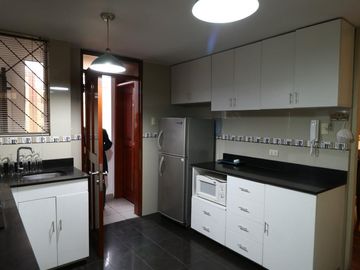 Venta De Departamento En San Borja Con Estacionamiento