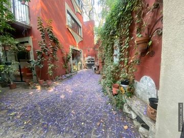 Venta Casa de 2 niveles, 7 Habs. + PH independiente en Coyoacán