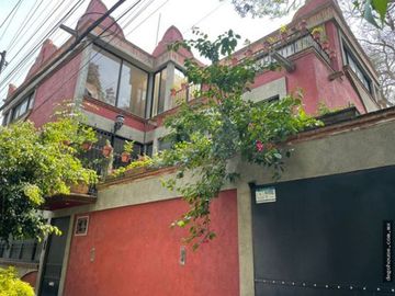 Venta Casa de 2 niveles, 7 Habs. + PH independiente en Coyoacán
