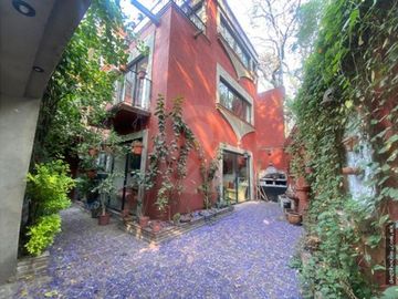 Venta Casa de 2 niveles, 7 Habs. + PH independiente en Coyoacán