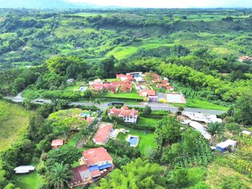 CASA  CAMPESTRE  EN VENTA SECTOR LA TEBAIDA QUINDIO