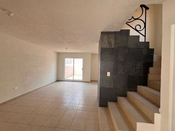 CASA EN FRACC. VIÑEDOS - Modelo Grande