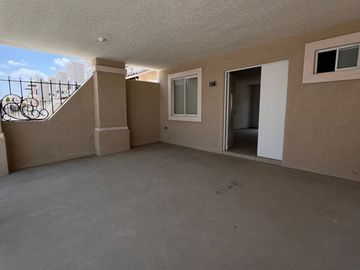 CASA EN FRACC. VIÑEDOS - Modelo Grande