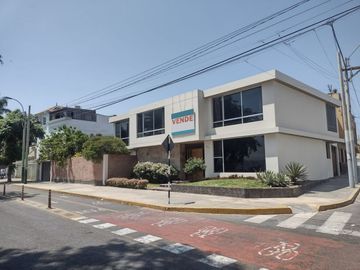 Preciosa casa en chorrillos frente al mar