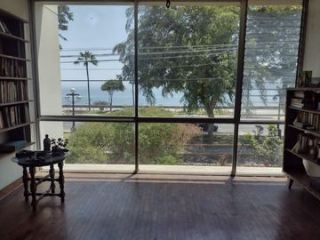 Preciosa casa en chorrillos frente al mar