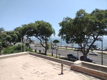 Preciosa casa en chorrillos frente al mar