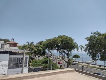 Preciosa casa en chorrillos frente al mar