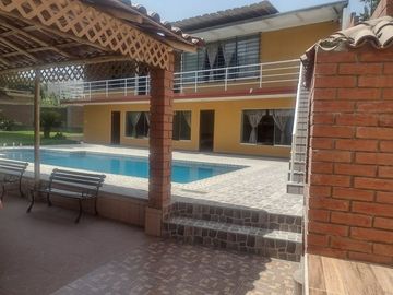Se vende Casa con magnifica vista y amoblada en Cieneguilla