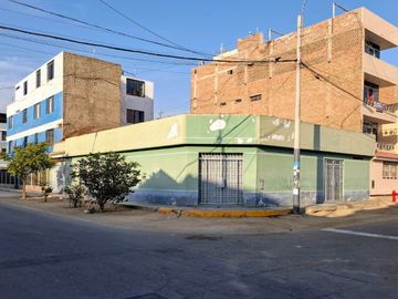 CASA EN VENTA EN ESQUIN, URB. JORGE CHAVEZ CALLAO, CERCA DE LA AV. TOMAS VALLE Y PACASMAYO