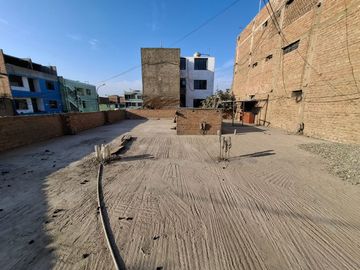 CASA EN VENTA EN ESQUIN, URB. JORGE CHAVEZ CALLAO, CERCA DE LA AV. TOMAS VALLE Y PACASMAYO