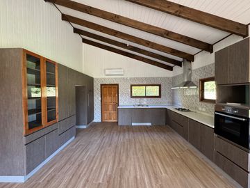 Casa nueva de 1 piso orilla pavimento km 20 camino a Cato