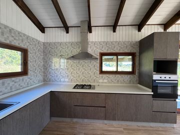 Casa nueva de 1 piso orilla pavimento km 20 camino a Cato