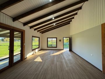 Casa nueva de 1 piso orilla pavimento km 20 camino a Cato