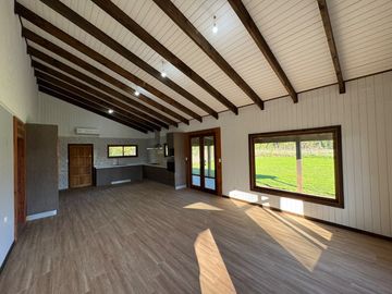 Casa nueva de 1 piso orilla pavimento km 20 camino a Cato
