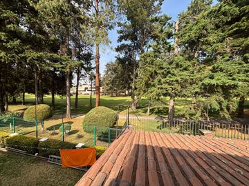Residencia con Vista al Campo de Golf en Club de Golf San Carlos, Metepec