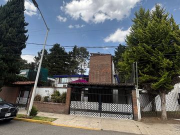 Residencia con Vista al Campo de Golf en Club de Golf San Carlos, Metepec