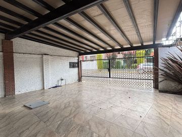 Residencia con Vista al Campo de Golf en Club de Golf San Carlos, Metepec