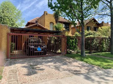 Casa 4D 4B con Piscina 140m2 y 299m2 terreno