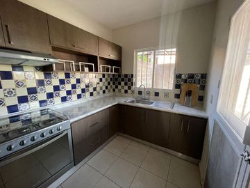 CASA EN VENTA EN RANCHO SANTA MÓNICA