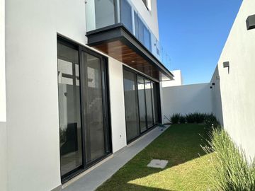 VENTA DE CASA EN CONDOMINIO EN LA VISTA RESIDENCIAL