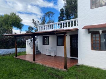 Casa en venta sector Hacienda Santa Clara Sangolquí.