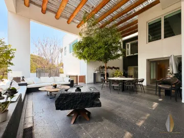 Casa en Venta con alberca en Lomas del Bosque Amueblada de Lujo en Zona Andares Zapopan