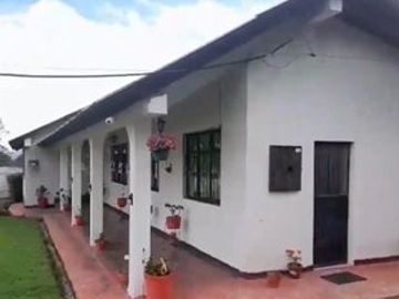 VENTA TERRENO CON EDIFICACIÓN EN CONOCOTO ILALÓ