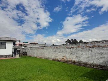 VENTA TERRENO CON EDIFICACIÓN EN CONOCOTO ILALÓ