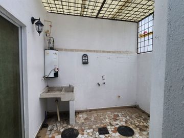 Excelente casa de 1 planta (con opción a 2do.piso) en Bugambilias Country