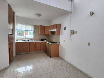 Excelente casa de 1 planta (con opción a 2do.piso) en Bugambilias Country