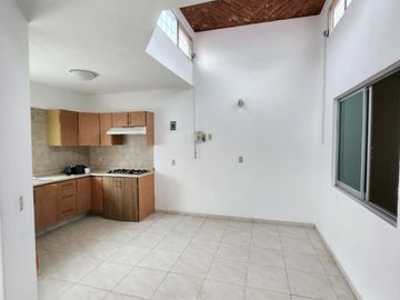 Excelente casa de 1 planta (con opción a 2do.piso) en Bugambilias Country