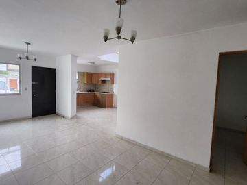 Excelente casa de 1 planta (con opción a 2do.piso) en Bugambilias Country