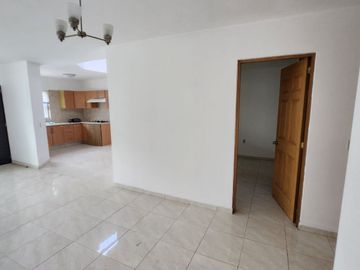 Excelente casa de 1 planta (con opción a 2do.piso) en Bugambilias Country