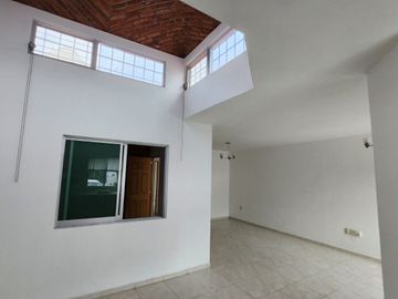 Excelente casa de 1 planta (con opción a 2do.piso) en Bugambilias Country