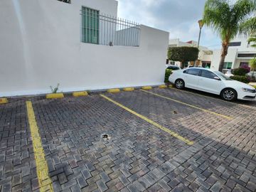 Excelente casa de 1 planta (con opción a 2do.piso) en Bugambilias Country