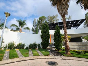 Excelente casa de 1 planta (con opción a 2do.piso) en Bugambilias Country
