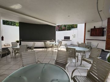 Excelente casa de 1 planta (con opción a 2do.piso) en Bugambilias Country
