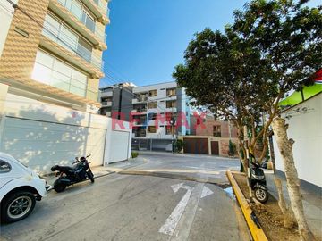 ID: 1138366 3 Habitaciones - Cochera - Deposito - Ref. Entre Angamos, Principal Y Villaran