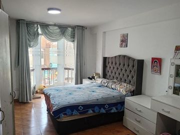 *VENDO HERMOSA CASA DE 4 PISOS + AZOTEA Y COCHERA EN URB. LOS JAZMINES CALLAO – EXCELENTE ESTADO*🏡
