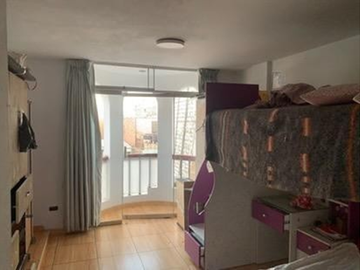 *VENDO HERMOSA CASA DE 4 PISOS + AZOTEA Y COCHERA EN URB. LOS JAZMINES CALLAO – EXCELENTE ESTADO*🏡